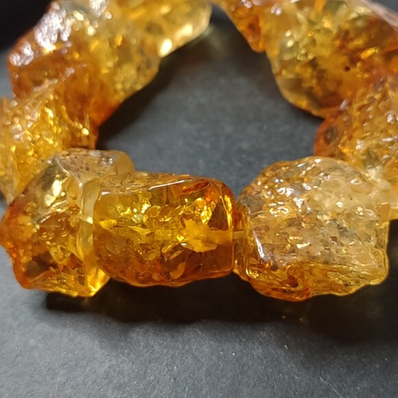 Very Cool Amber Colored Stretch Bracelet - Picture 4 of 6